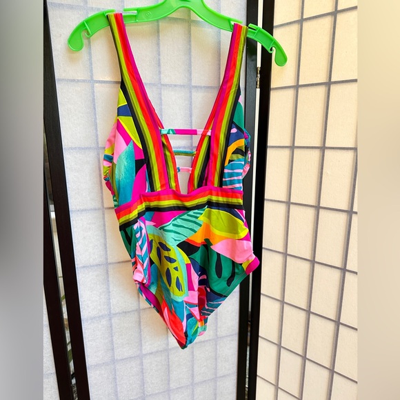 NWT Trina Turk Rainforest Plunge One Piece Swimsuit - Picture 6 of 8